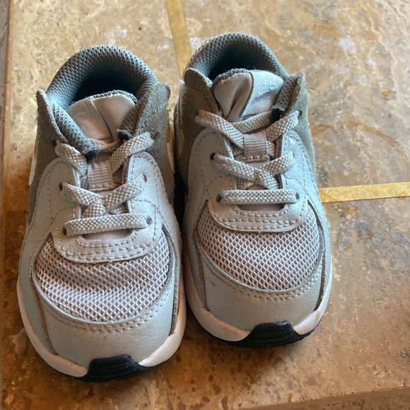 Nike Air Max Shoes - Picture 2 of 7